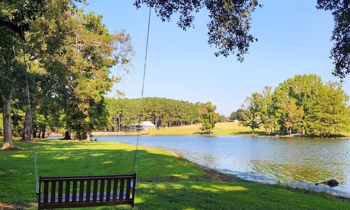 Dothan Cottage | Juju’s Pond House on Smith Pond