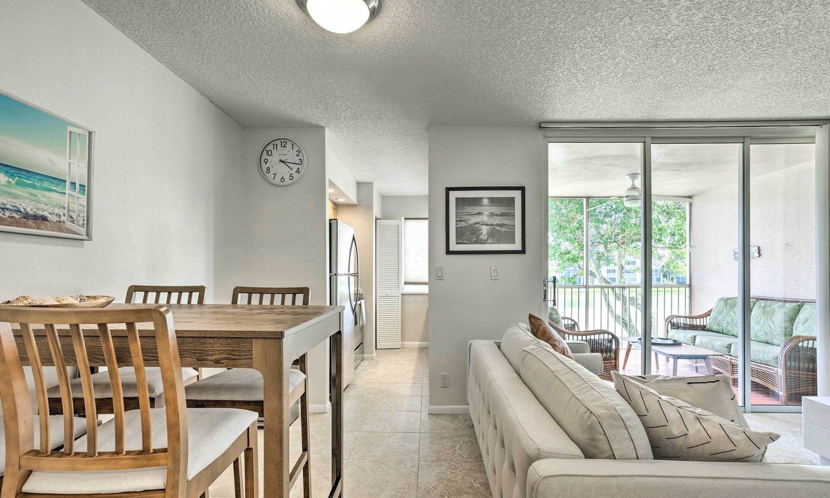 Jupiter Apartment | Jupiter Bay Condo w/Pool < Half Mile to Beach!