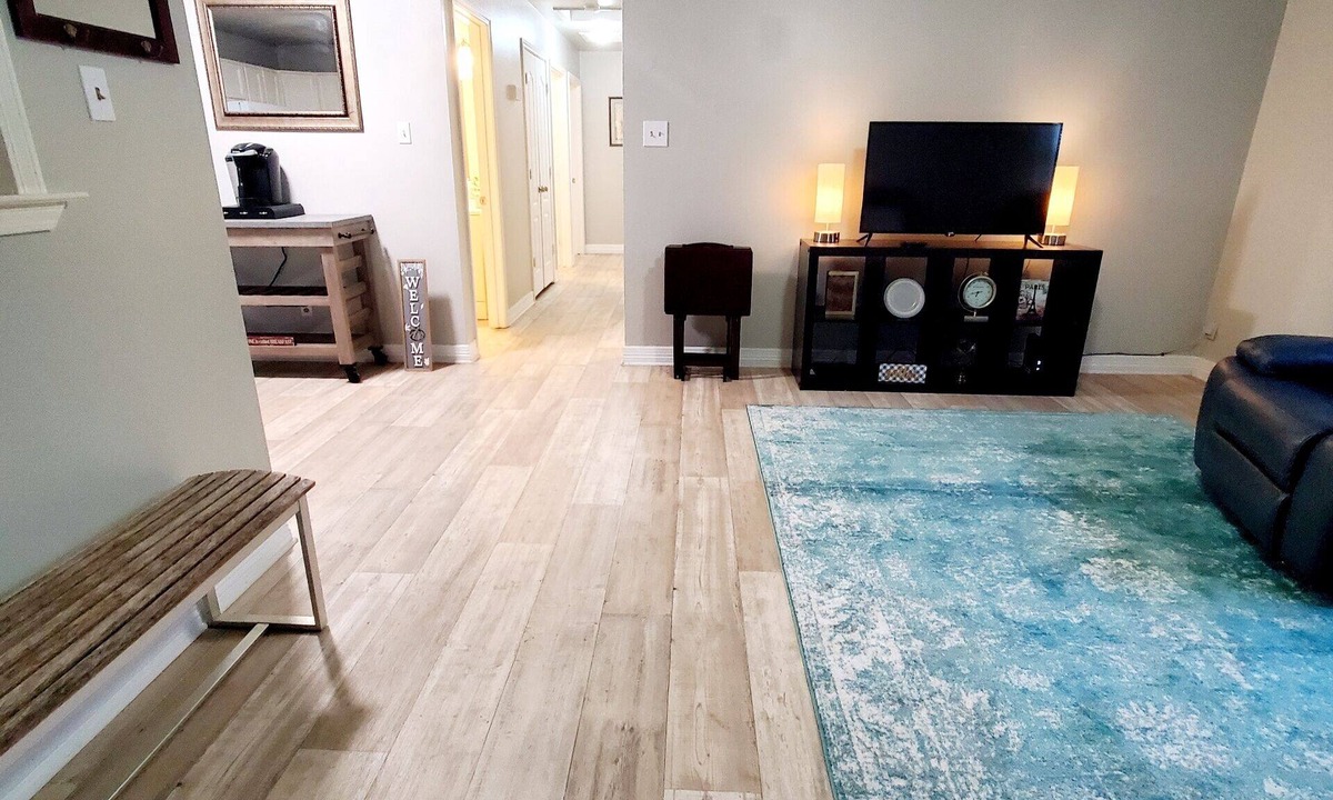 Tyler House | Just North of Downtown