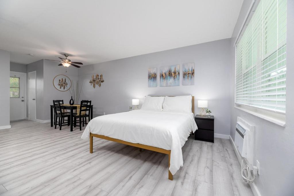 Wilton Manors Apartment | Just Off The Drive 5