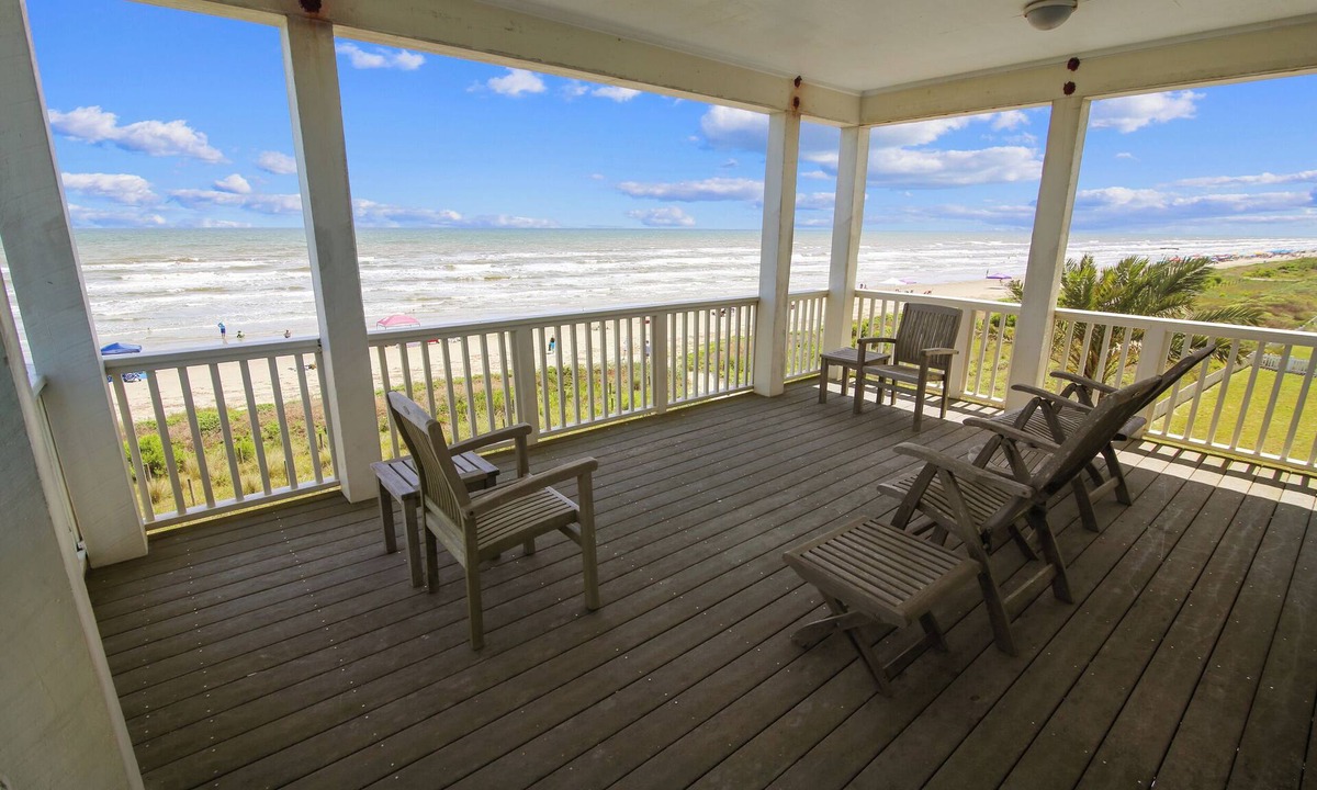 Beachside Village Cottage | Kathie's Beachfront Kottage by Ryson Vacation Rentals