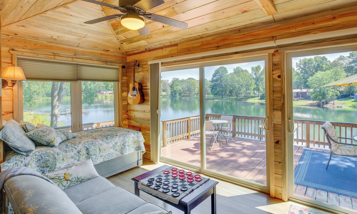Kilgore Cottage | Kilgore Lakefront Home w/Private Dock & Pier!