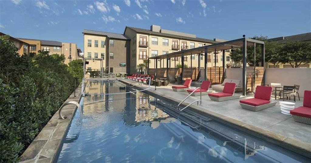 Plano Apartment | King Aqua Suite Walkable Legacy West King Bed, Pool & Gym