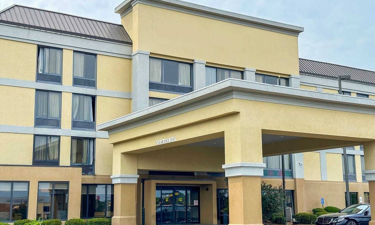 Tougaloo Apartment | King Bed Non-Smoking