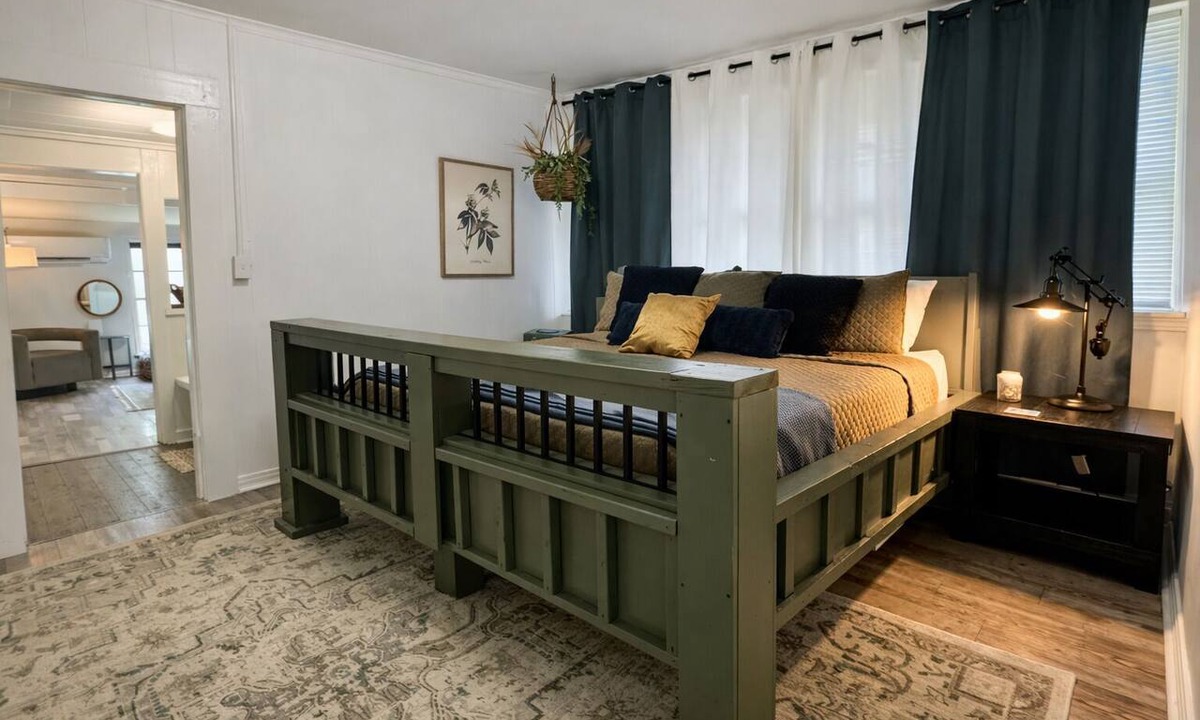 Tupelo Apartment | King City Suite/1Bed Downtown Walking Distance
