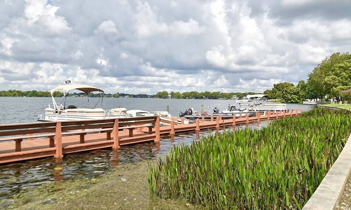 Winter Park Condo | ☀️ King Condo w/Sunroom, Lakeside Pool and Waterfront Park