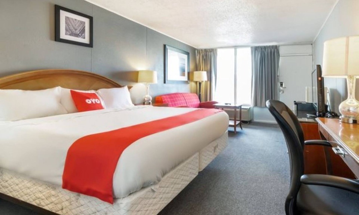 Jennings Hotel | King Size Comfort, Budget Price! Near Museums, Oil Park, Fast Check-in/Check-out