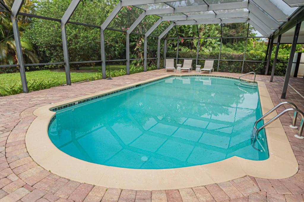 Kings Lake House | Kings Lake Blvd Private Garden View