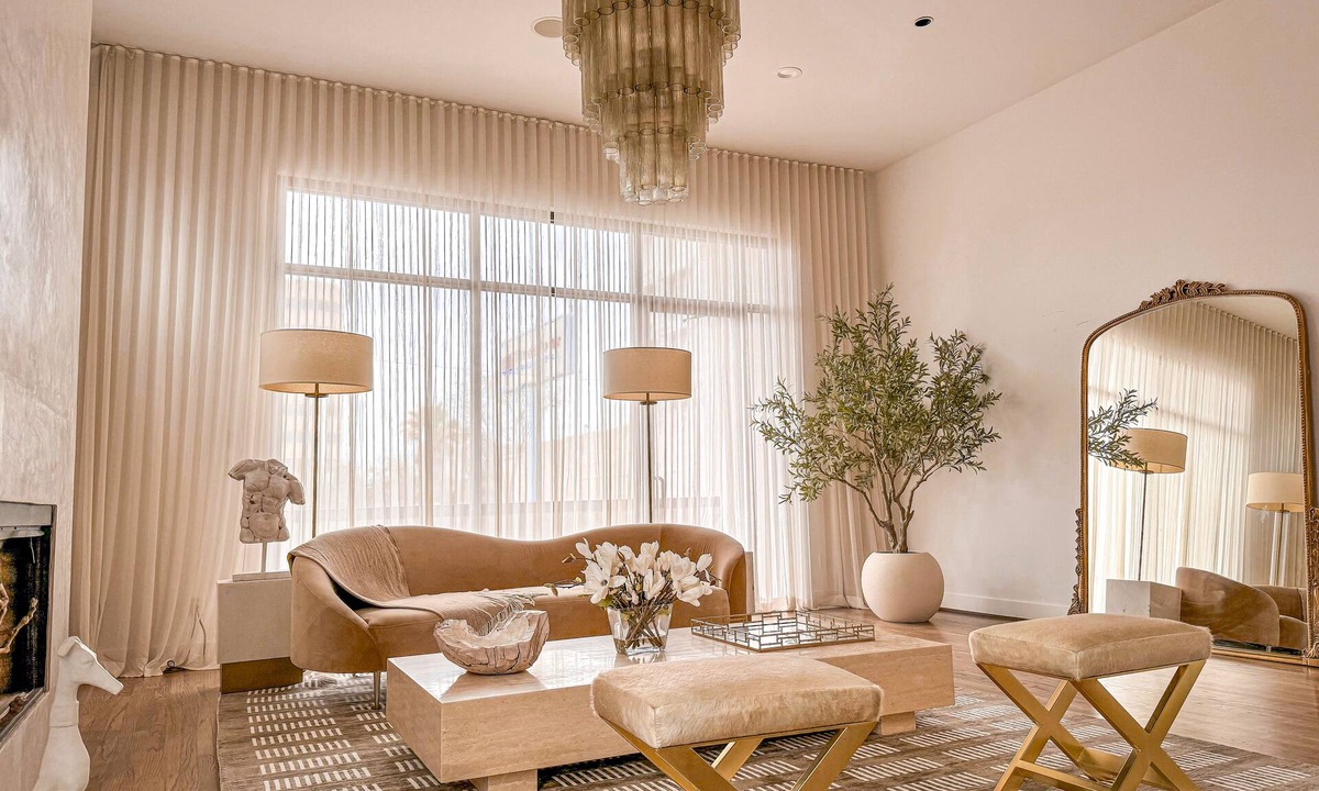 South Central Houston House | Kirby Haus ·Modern Luxury· West U· RiceVillage · sleeps16 ·EV 🚗🔌 3900sqft ⭐️⭐️⭐️⭐️⭐️