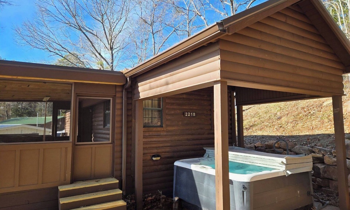 Dadeville Cabin | Kirkland Cabin on the Lake!