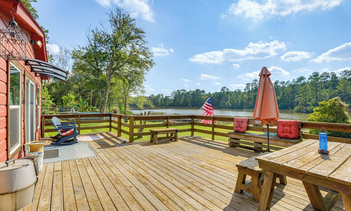 Livingston House | 'Kokomo Kove' - Waterfront Country Texas Getaway