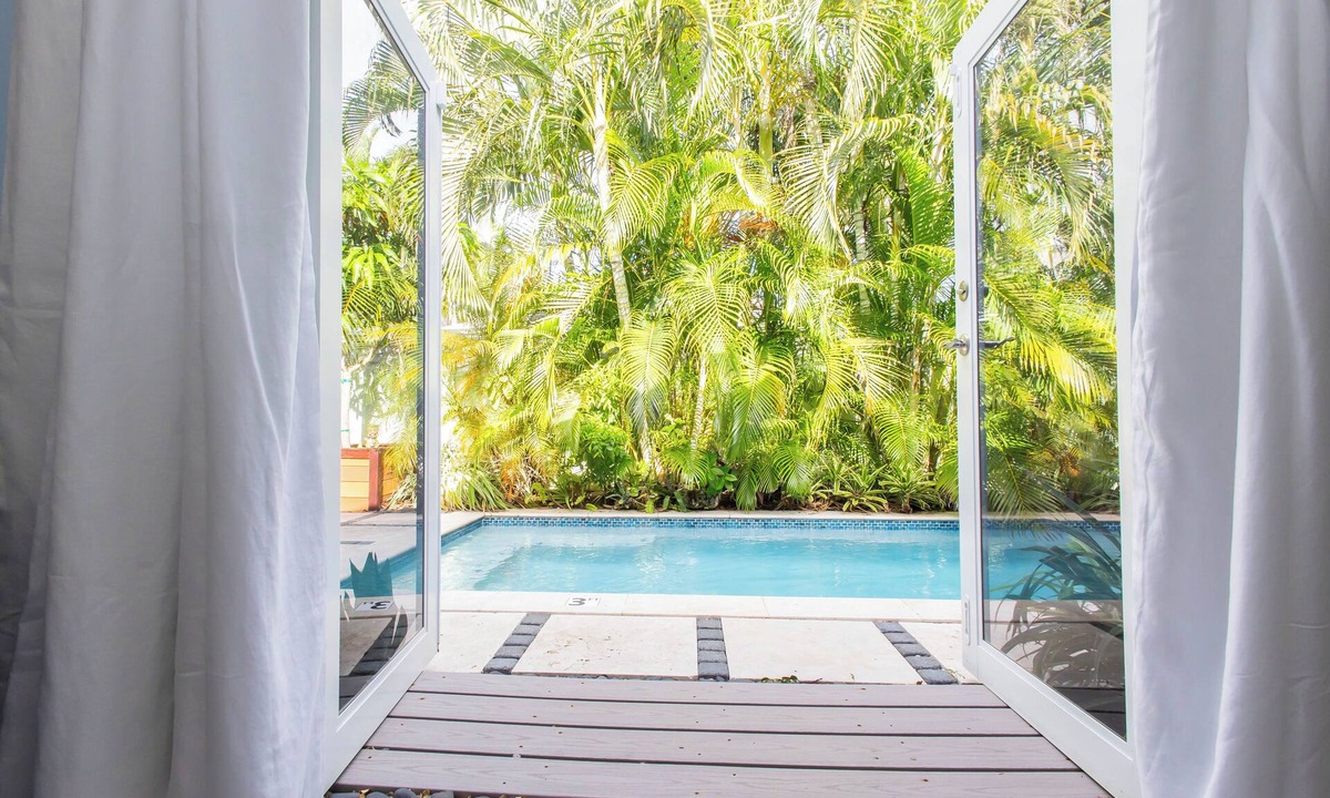 White St. Gallery House | L'Attitude Adjustment | 3 Bed, 2 Bath with pool in Key West
