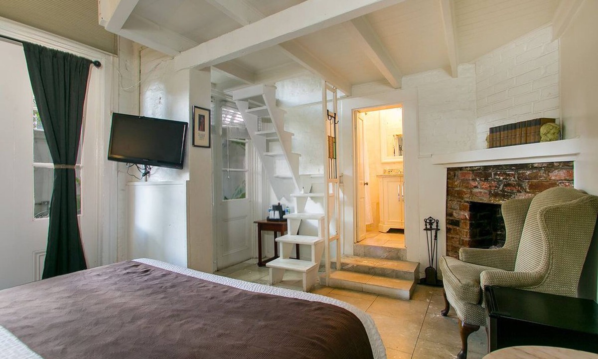 French Quarter House | Lafitte Hotel & Bar