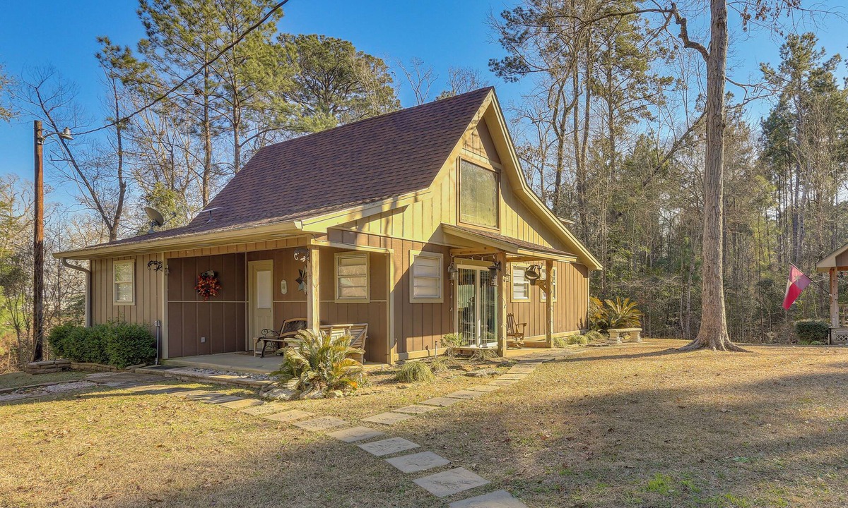 Broaddus House | Lake Days on Sam Rayburn! Wooded Retreat w/Yard