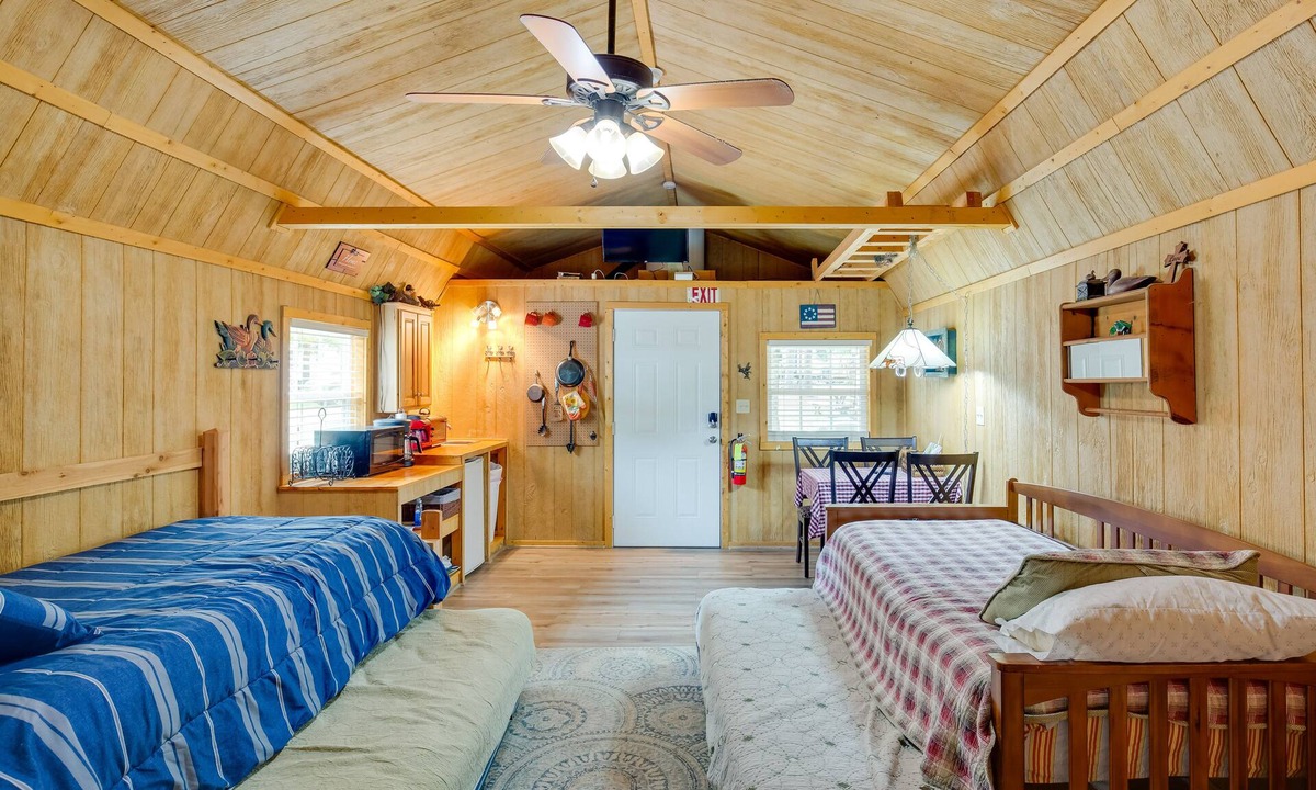 Emory Apartment | Lake Fork Studio Cabin w/Dock + Boat Ramp!