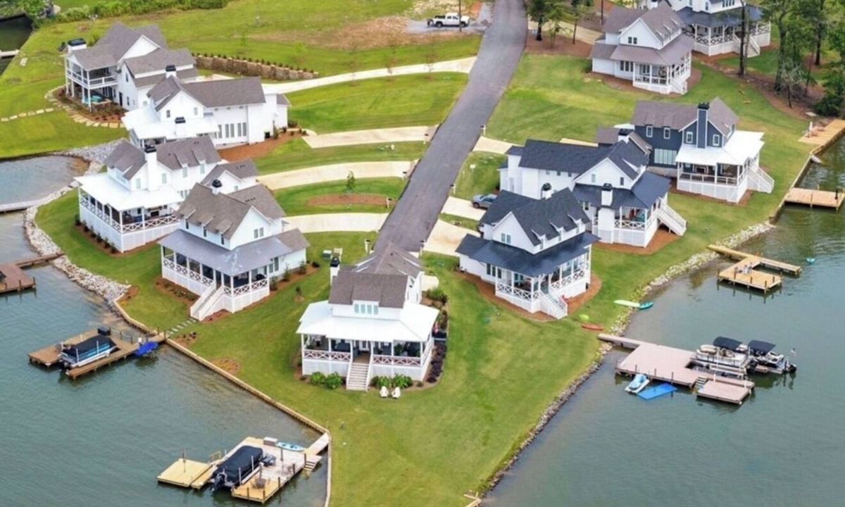 Dadeville House | Lake Happy