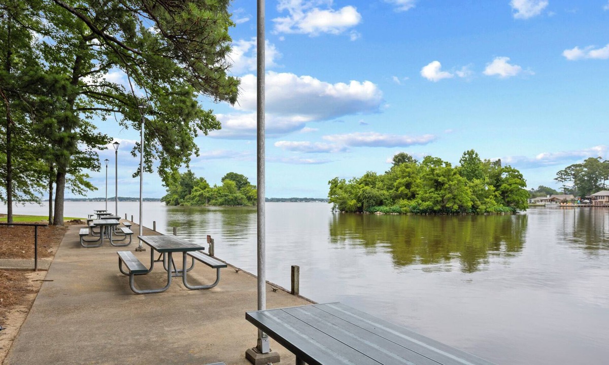 Flowood House | Lake House Retreat - Ski/Fish/Relax on "The Rez" in Brandon, MS
