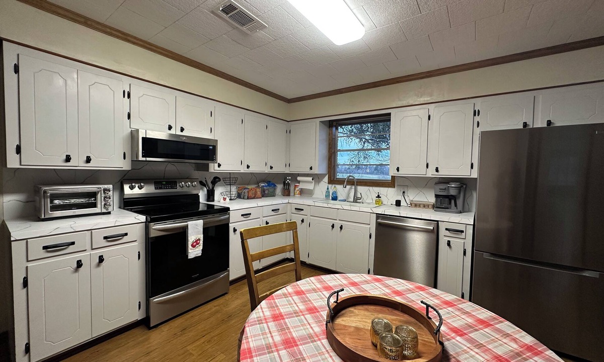 Negreet House | Lake Life is Calling! Minutes to Cypress Bend Park, private 5-Acre Retreat