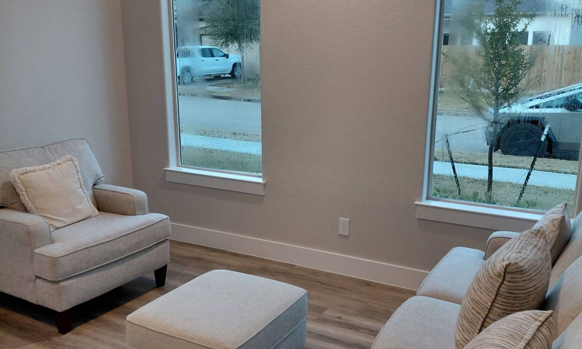 Missouri City House | lakefront 3-bedroom house in gorgeous Missouri City with AC and comfort