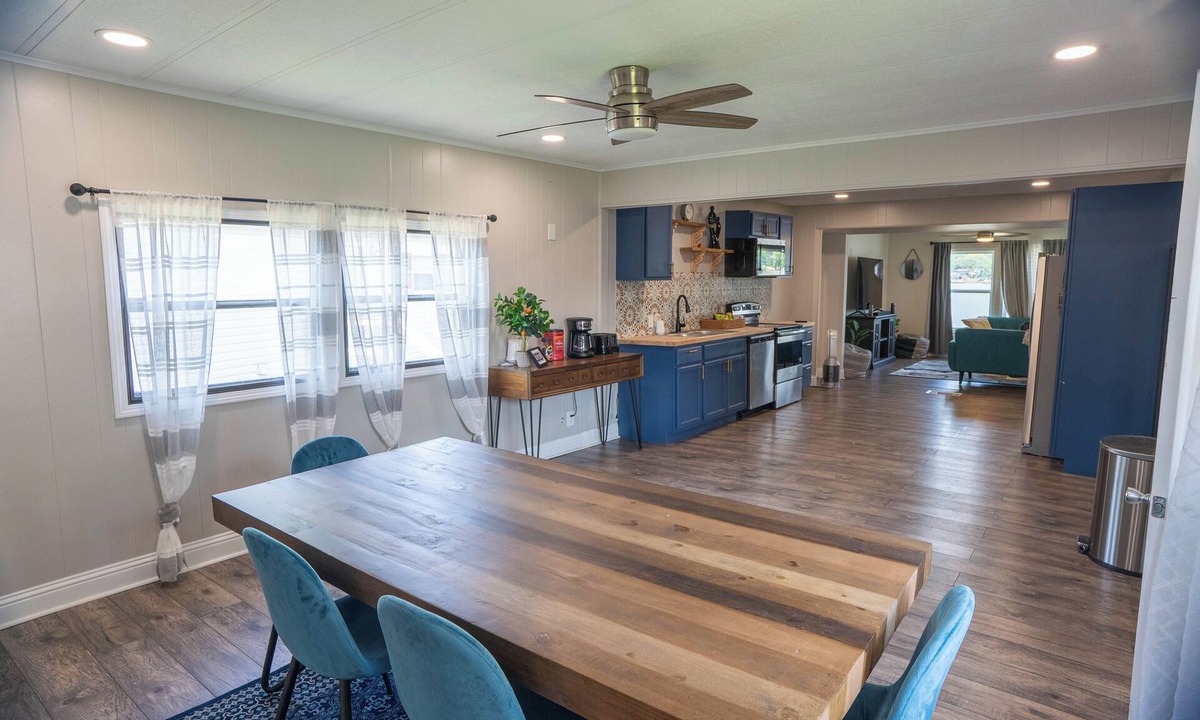 Enchanted Oaks Cabin | Lakefront Cabin: Fishing, Free Kayak, Dock, Swimming, BBQ, Lake Views