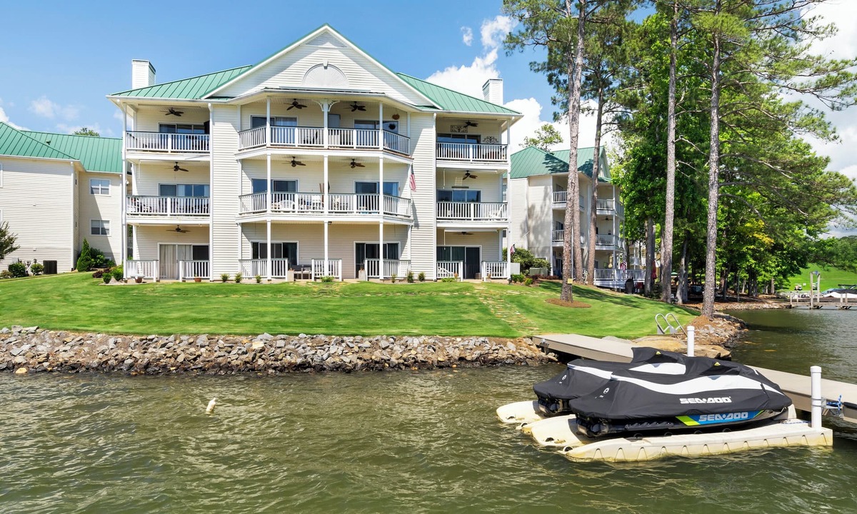 Dadeville Condo | Lakefront Getaway – 1BR/1BA Walk-Out Condo with Stunning Views