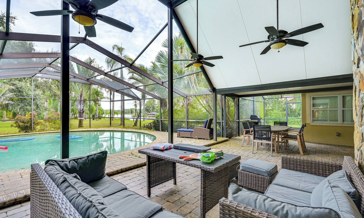 Lutz Cottage | Lakefront Lutz Home w/Hot Tub: 15 Mi to Tampa