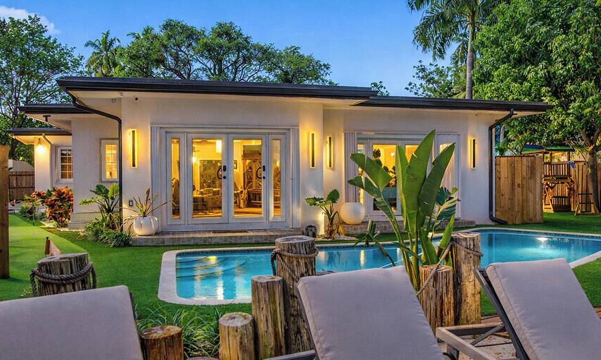Miami Springs House | Lakefront Lux Home GameRoom, Golf, Court & Kayak