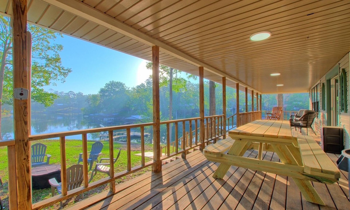 South Toledo Bend House | Lakefront property on popular Skiers Cove in Toledo Village, South Toledo Bend.