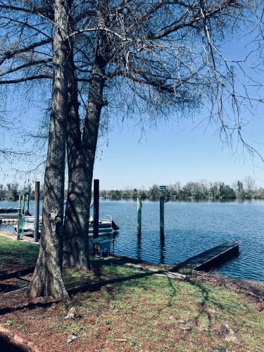 Madisonville House | Lakefront retreat 1-bedroom condo in serene natural surroundings in Madisonville