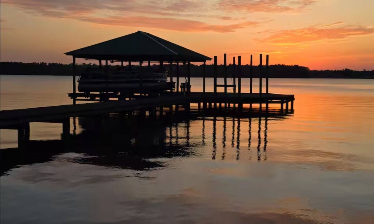 Benton House | Lakefront Retreat near Sainte Terre W/Pier & Slip