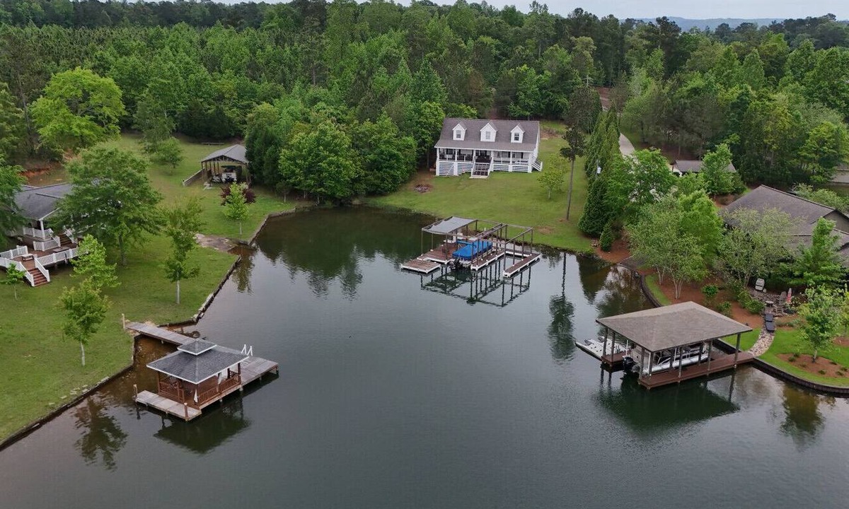 Dadeville House | Lakefront Retreat w Dock Boat Rental & Views!