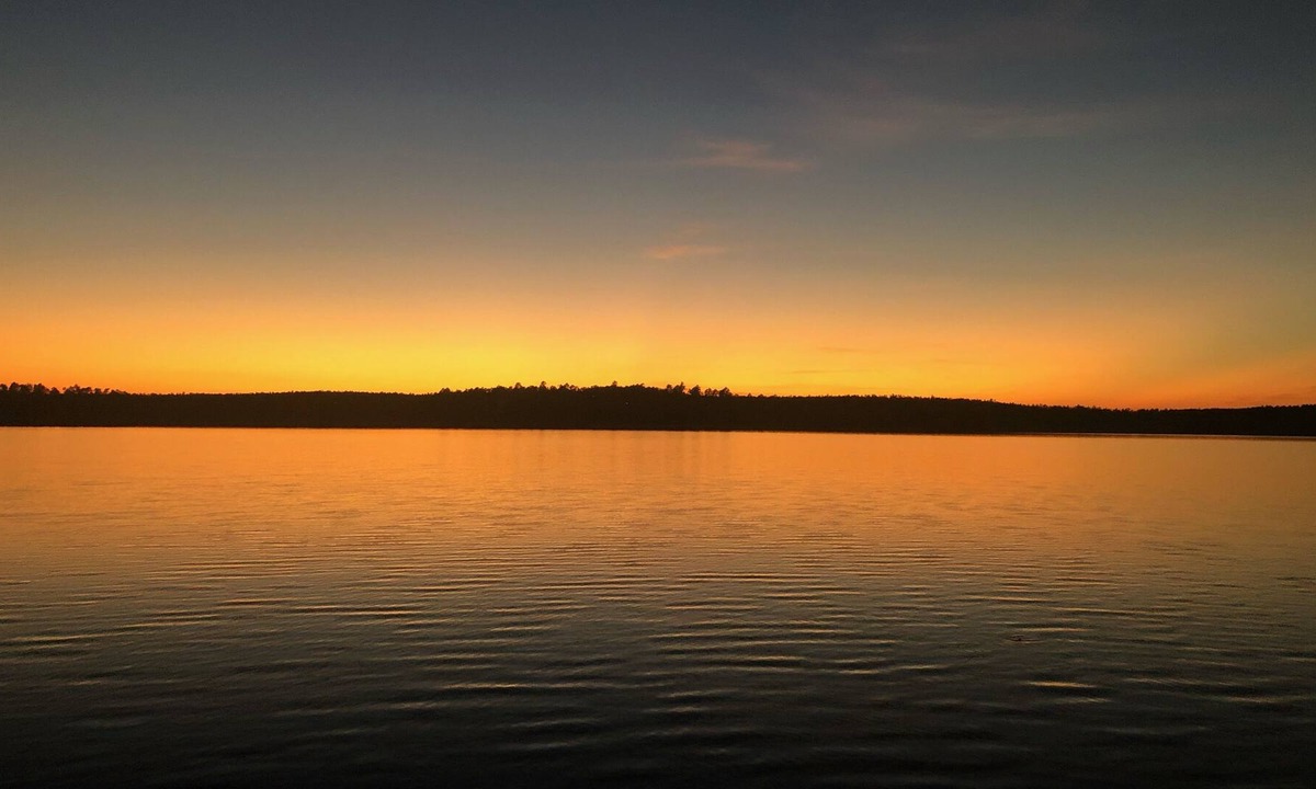 Chipley House | Lakeside Getaway