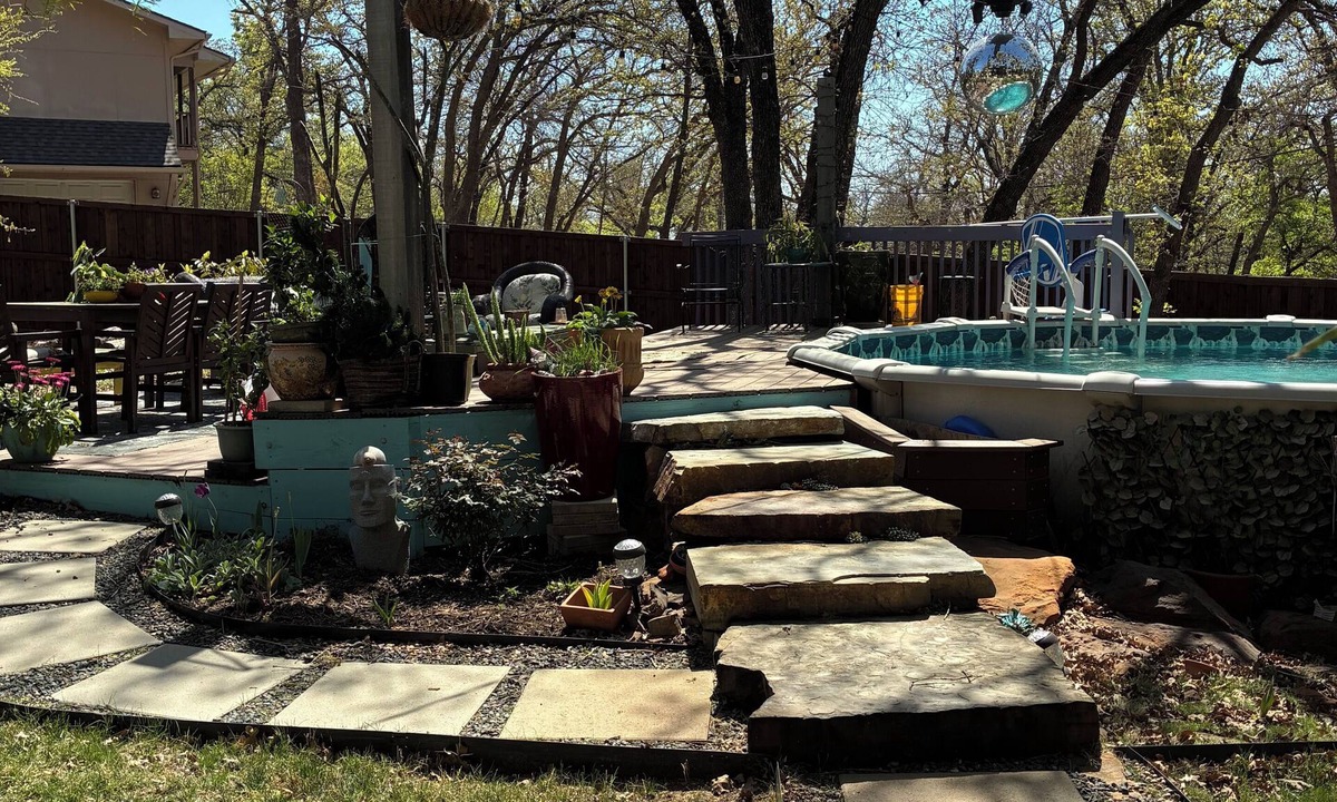 Flower Mound Cottage | Lakeside Greenhouse in Flower Mound w/pool & Trails and Lake Grapevine