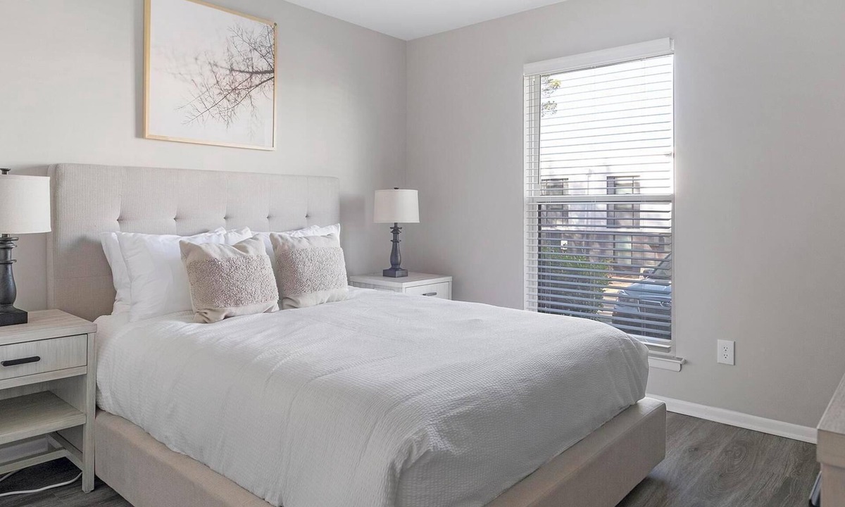 Homewood Apartment | Landing | Beautiful 2BD, Gym, Pool