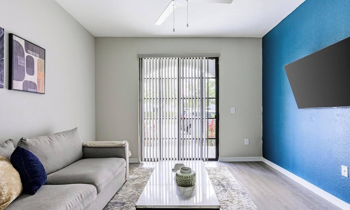 Miramar Apartment | Landing | Spectacular 2BD, Gym, Clubhouse