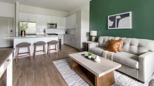 Southside Apartment | Landing Spectacular 1BD Clubhouse Gym