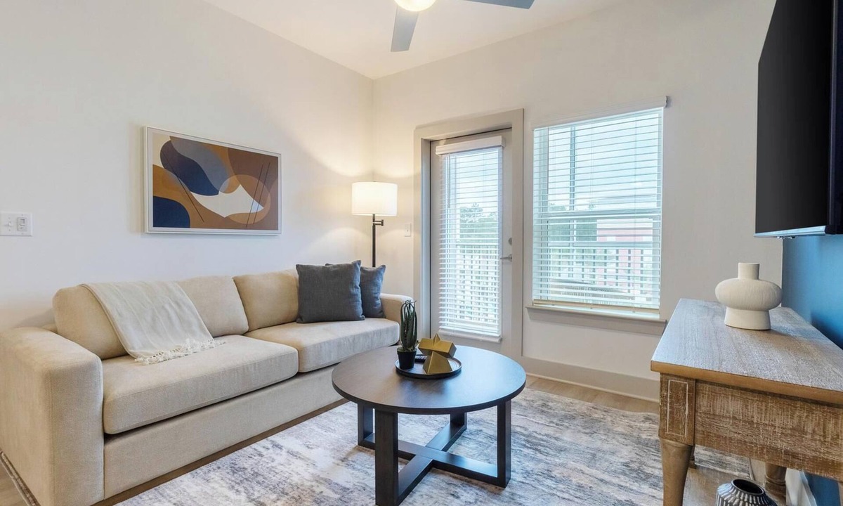 Santa Rosa Beach Apartment | Landing | Stunning 2BD, Pool, Gym