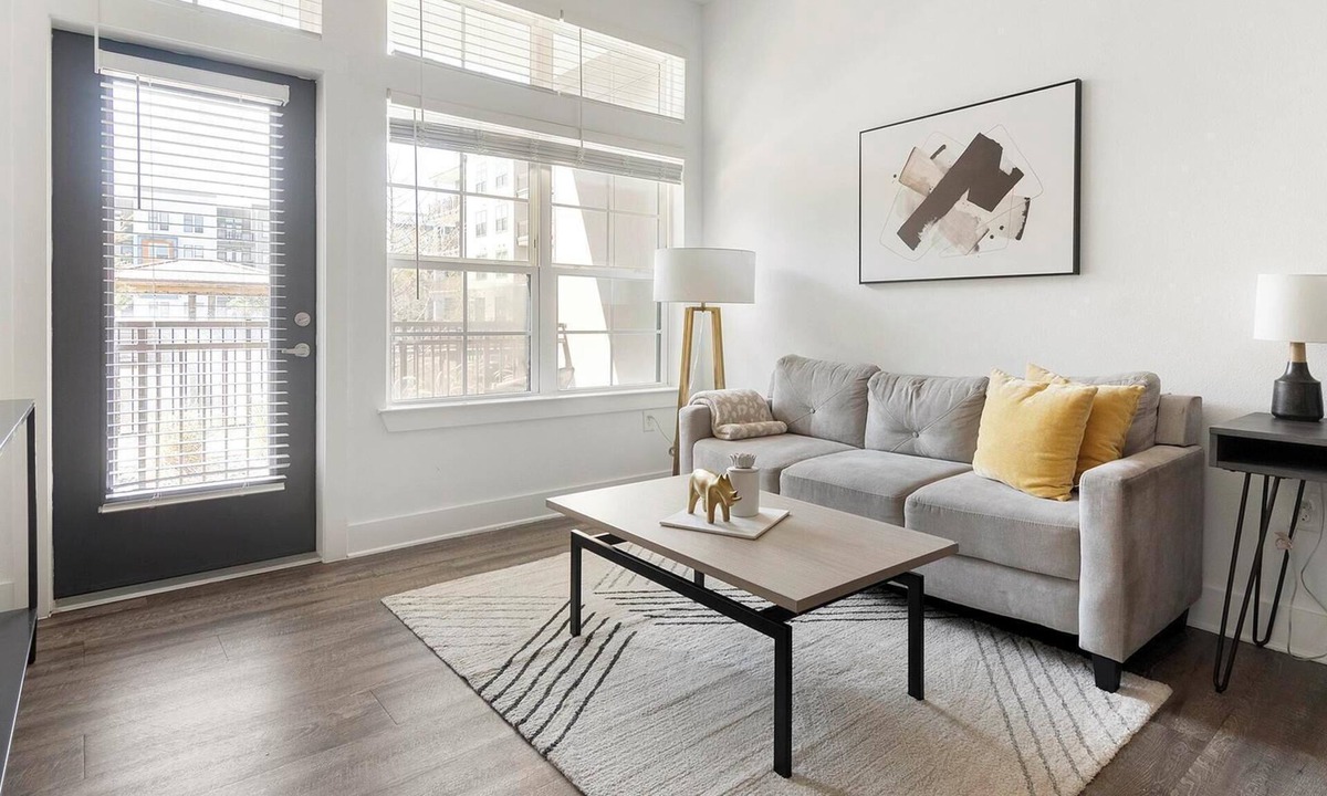 San Marco Apartment | Landing | Stunning 1BD, Pool, Gym