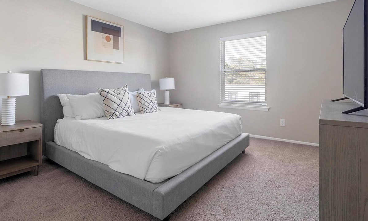 Homewood Apartment | Landing | Stunning 2BD, Gym, Clubhouse