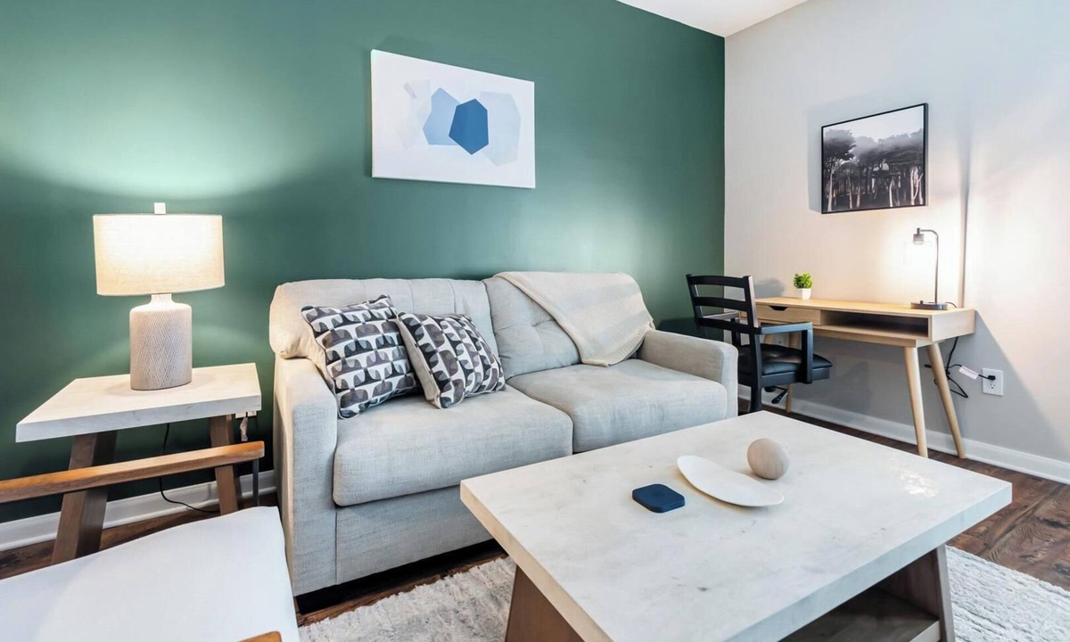 Biloxi Apartment | Landing | Stylish 2BD, Gym, Pool