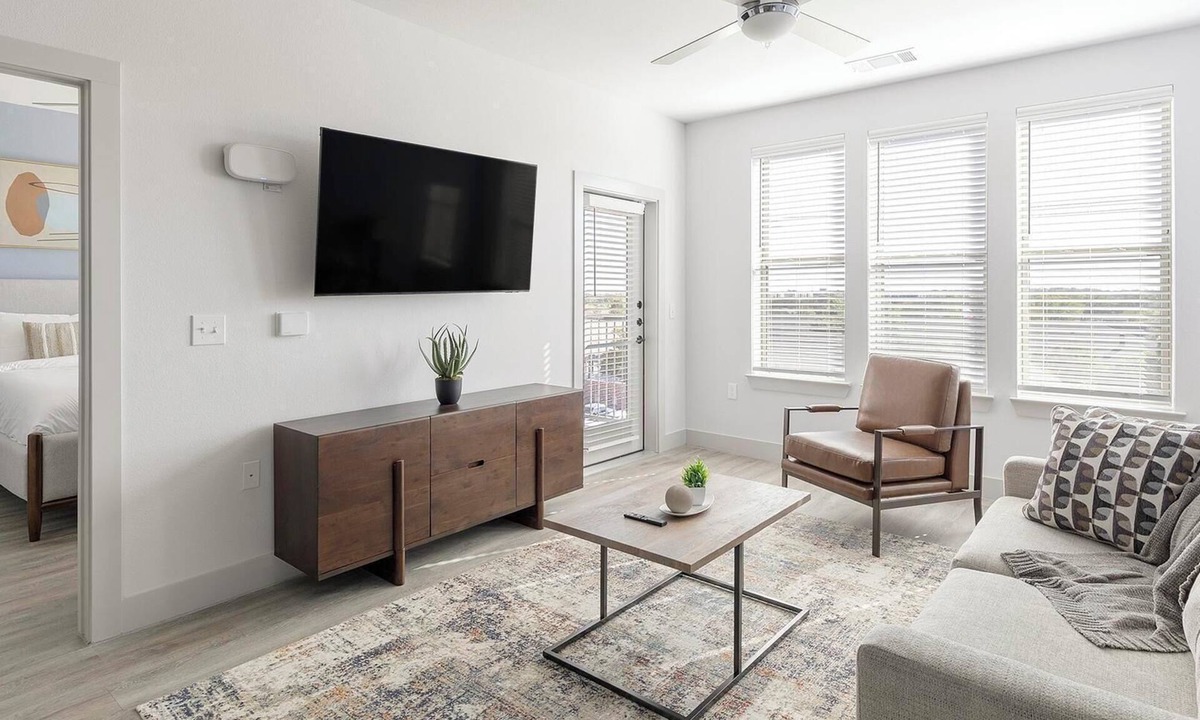 Corinth Apartment | Landing | Stylish 2BD in Corinth