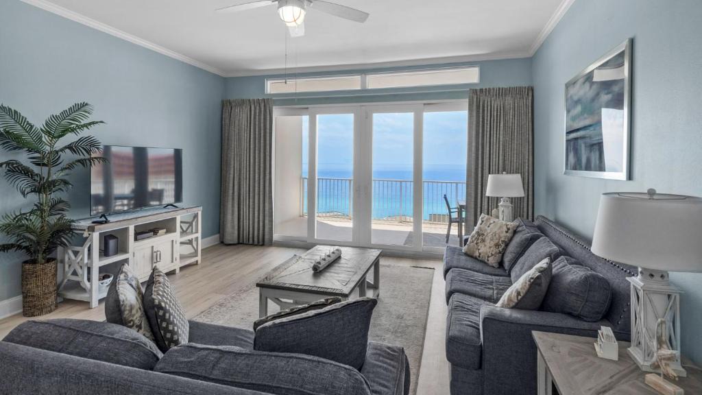 Panama City Beach House | Large 3 Bd Penthouse 2020 In Laketown, Great Views and Amenities!