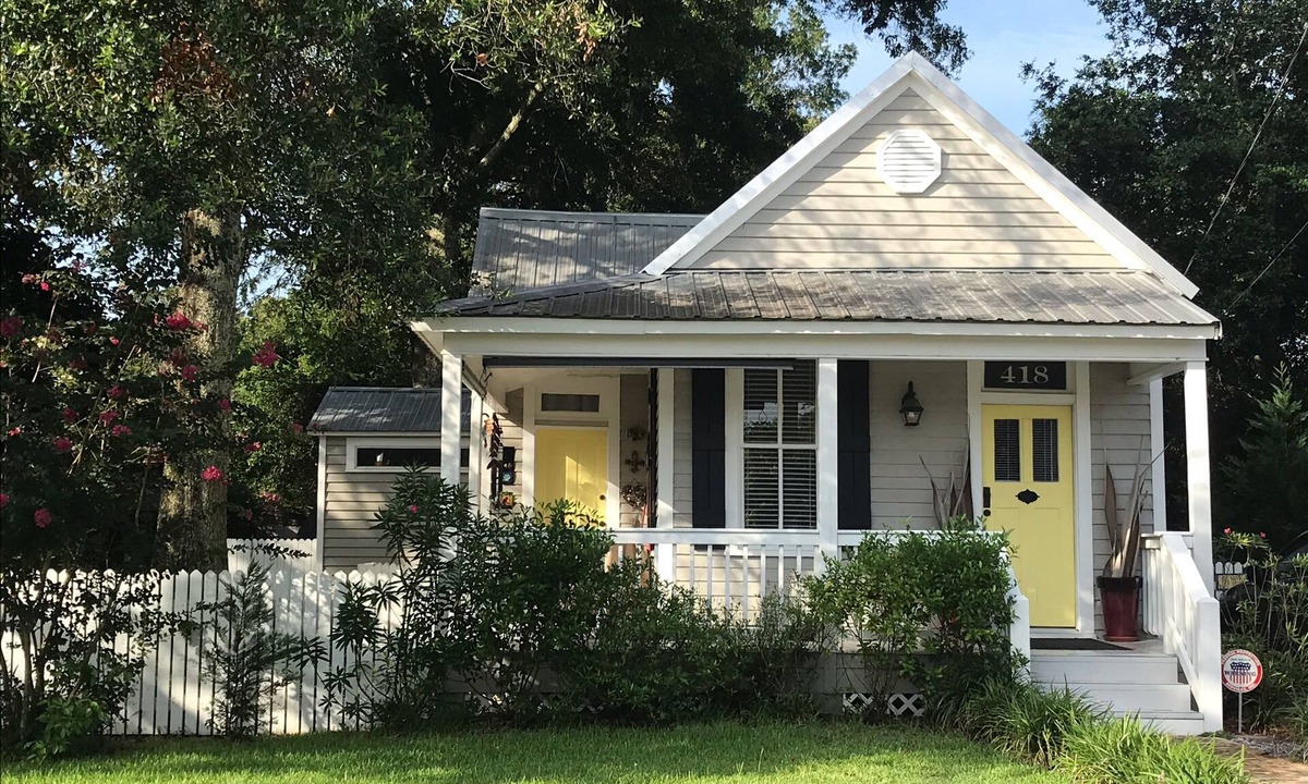 Bay St Louis Cottage | “LARGE DOG” friendly, charming historic cottage with pool, and rock garden.