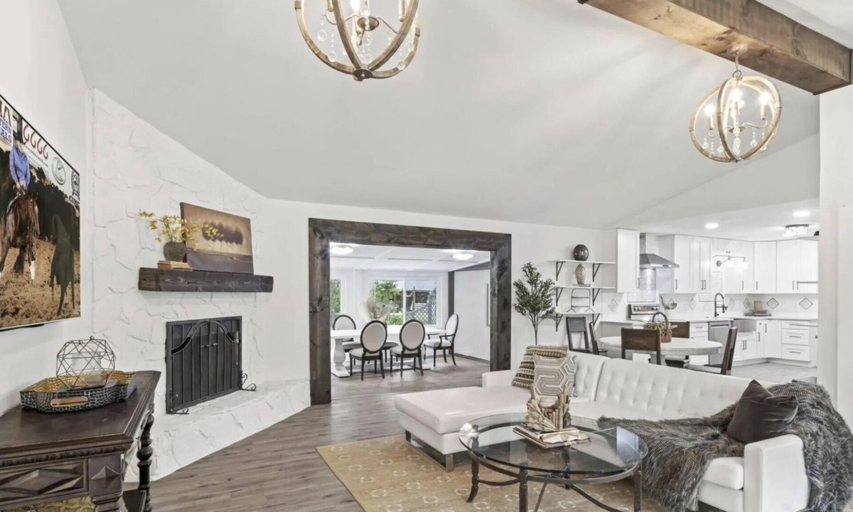Southside House | Large Peaceful Private Luxe Farm Retreat🧲Corporate longer deals, Two King Beds👑