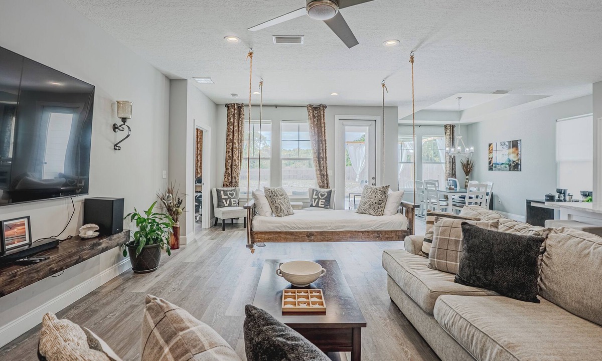 The Pines House | Laurie Luxe: 3/2 Home w/Hot Tub, Massage Chair & Games. 1.5 miles from beaches