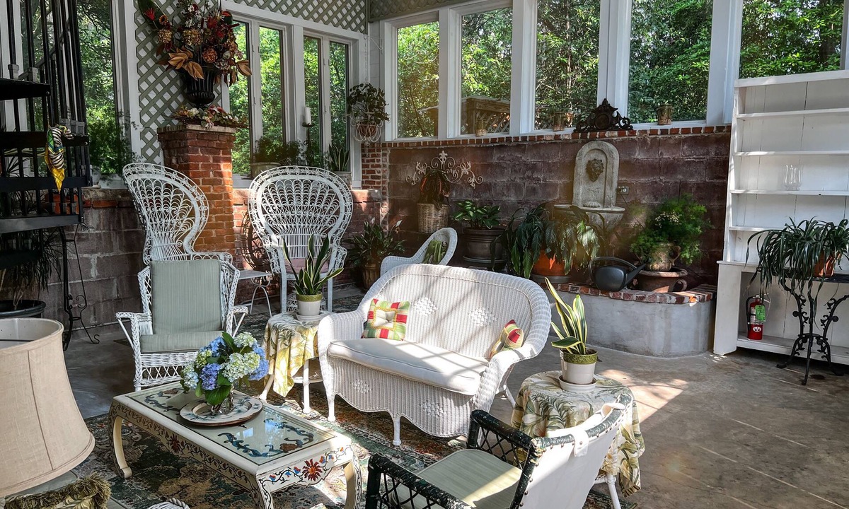 Monroe House | Layton Castle's Carriage House - 2bdrm/2bath with a sunroom and high ceilings.