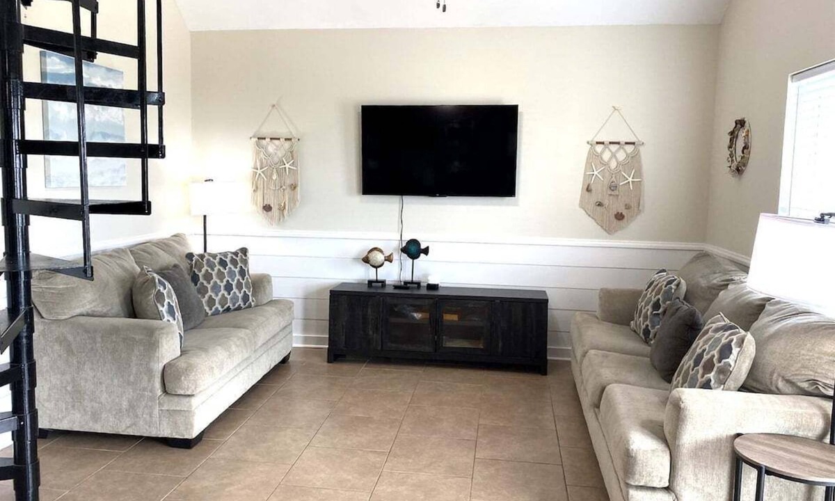 Grand Isle House | Lemonade Escapade Walk to Beach Pet Friendly