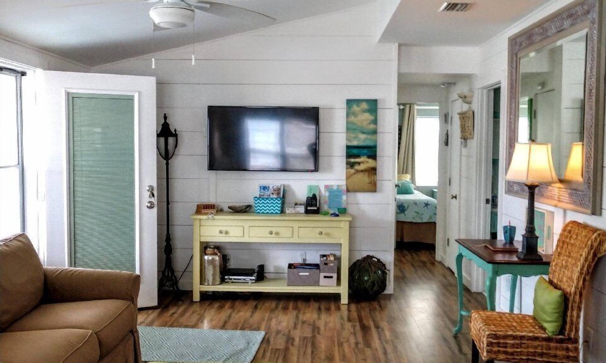 Butler Beach Cottage | Lets Walk to the Beach.Beachside Cottg Butler Bch, 2bdrm,1bth,fncd yard Pets