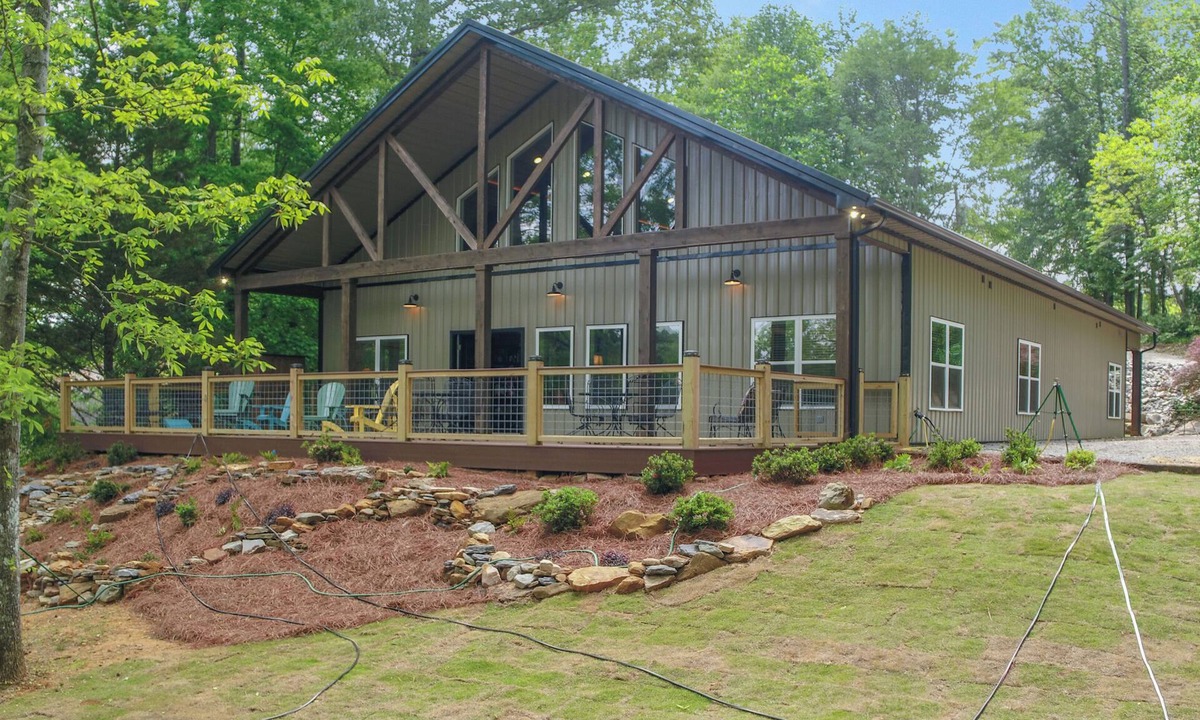 Double Springs House | Lewis Lodge - perfect lakeside getaway on Smith Lake!