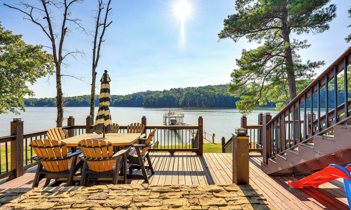 Logan Cottage | Lewis Smith Lake Retreat w/Dock & Deck!
